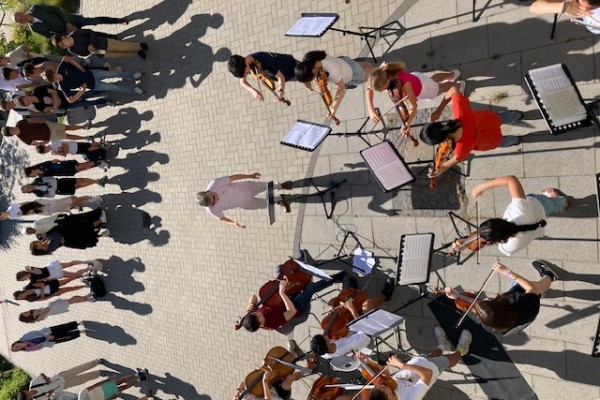 orchester-2BF7FF0C4-39A0-A7C8-3948-577F9BE97B1C.jpg