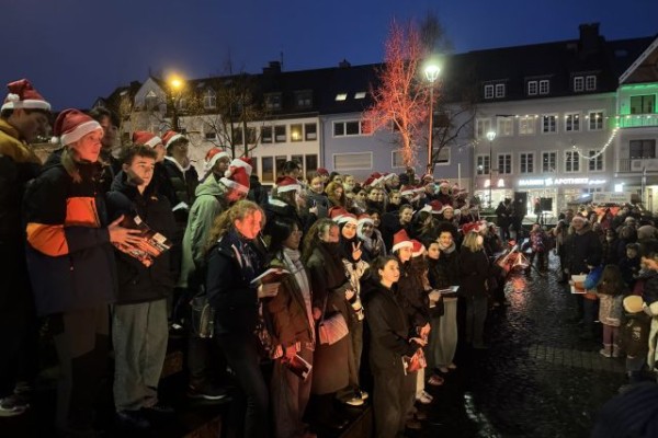adventssingen-2025-bild-2F8E839A1-F1FD-A6AE-19AF-C0EDF374C4F6.jpg