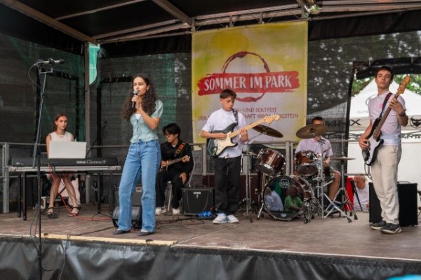 8-weinfest-20269008A73F-E17C-DFD1-B9BA-3348E35564E7.jpg